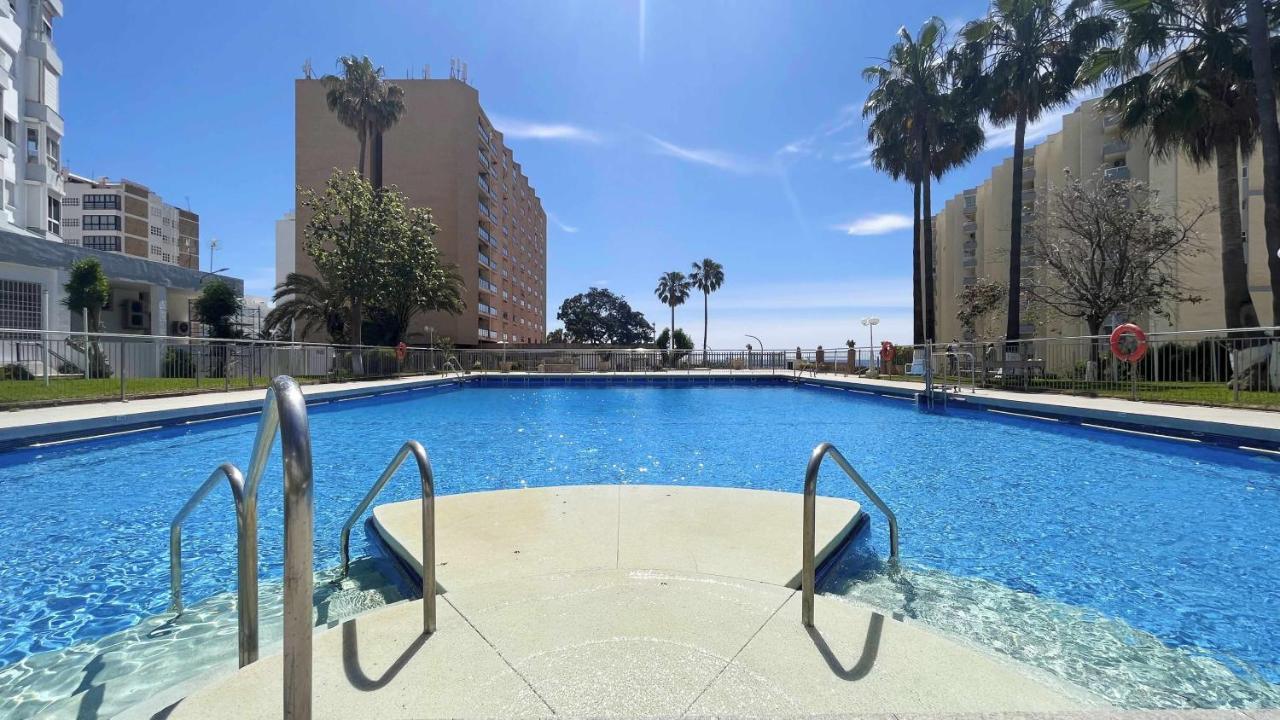 Pool And Beach In Benalmádena Eksteriør billede
