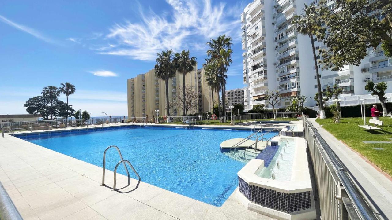 Pool And Beach In Benalmádena Eksteriør billede